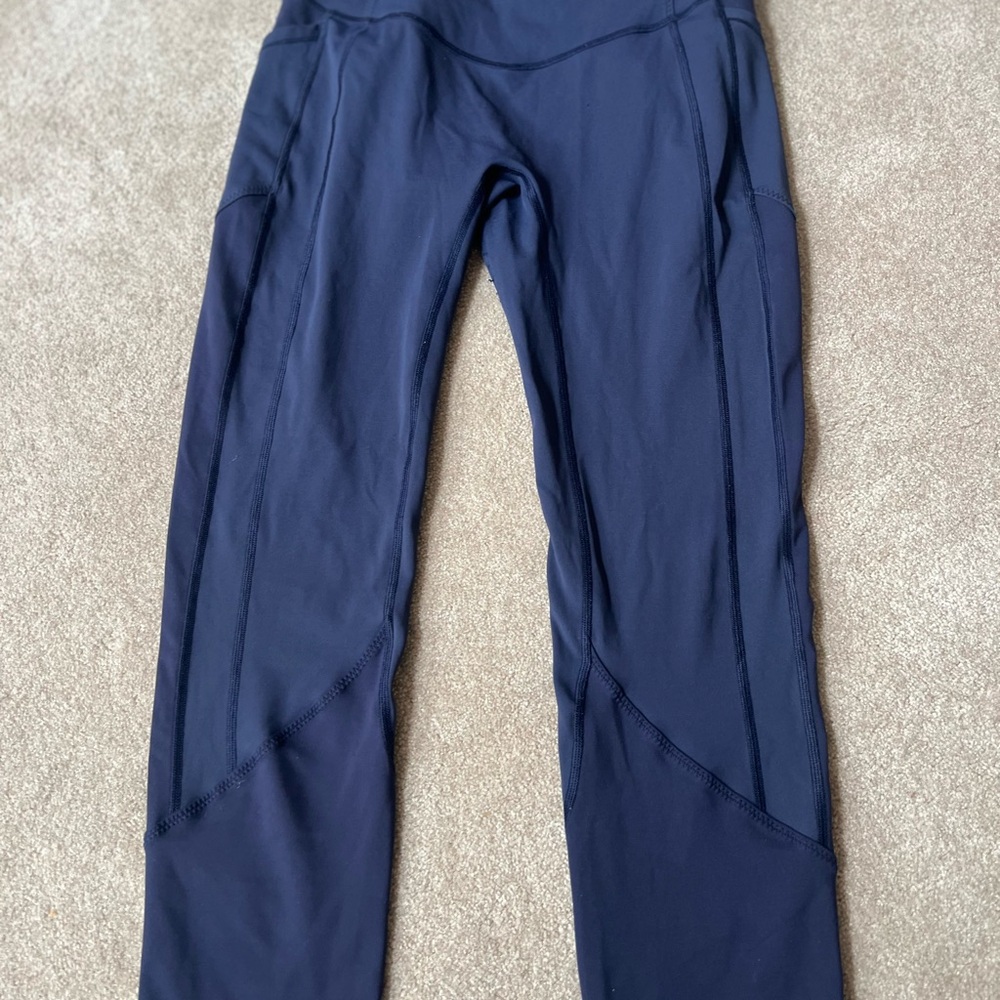 Women’s Navy Lululemon "like-new" leggings size 8